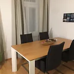 New cozy Apartment, Top location, 12 min to center