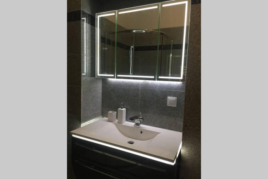 New Cozy Apartment, Location, 12 Min To Center Apartament *
